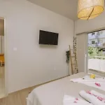 Aqua Breeze Апартаменти